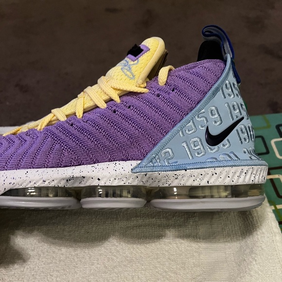 Nike LeBron 16 Lakers Championships. Size 12. New never worn. - Picture 6 of 7